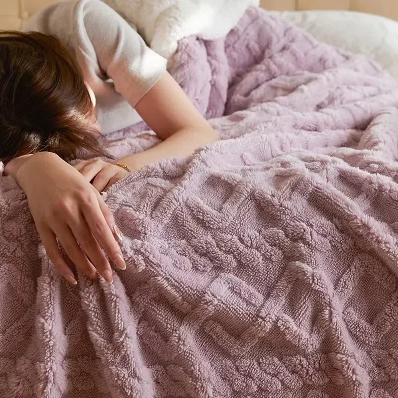 LambCloud Blanket – Ultra-Warm Lambswool Throw for Winter Comfort