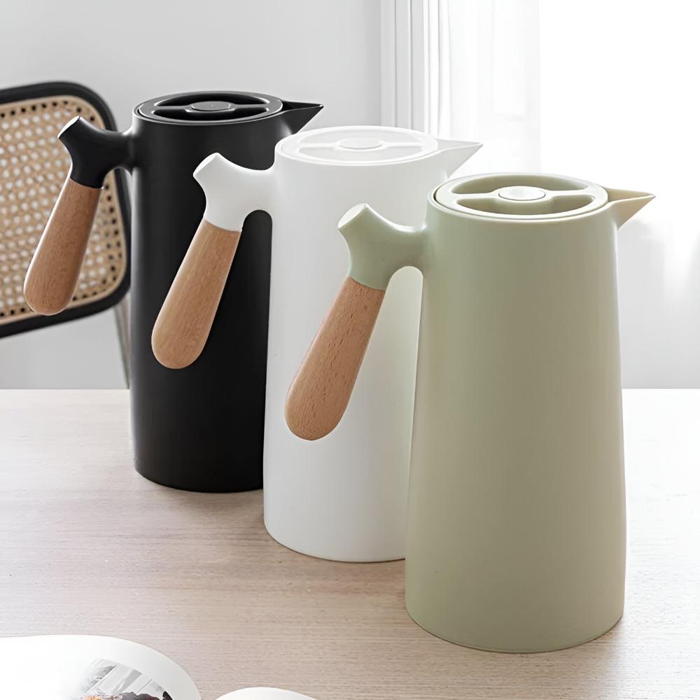VetroLux – Elegant double-walled glass carafe with wooden handle for hot and cold drinks