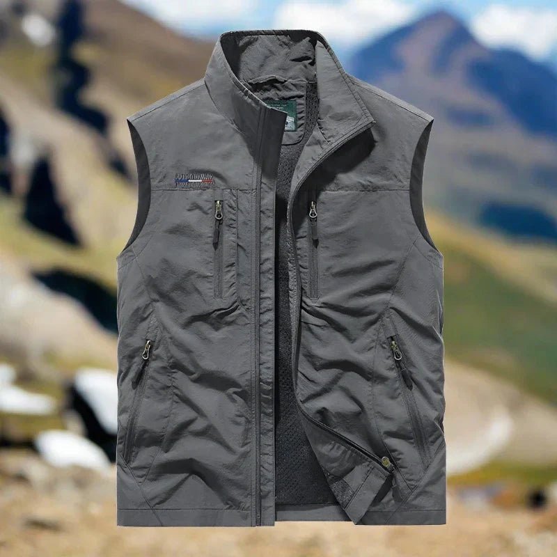ADVENTUREPRO – Men’s Outdoor Vest with Multifunctional Design