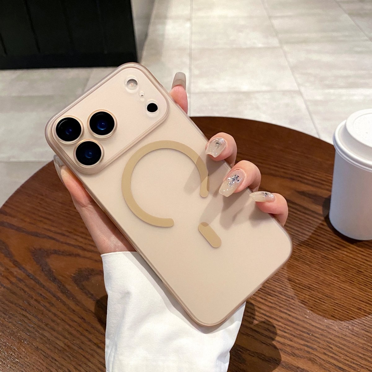 LucidLink – Ultra-thin, matte, clear MagSafe case for iPhone 14