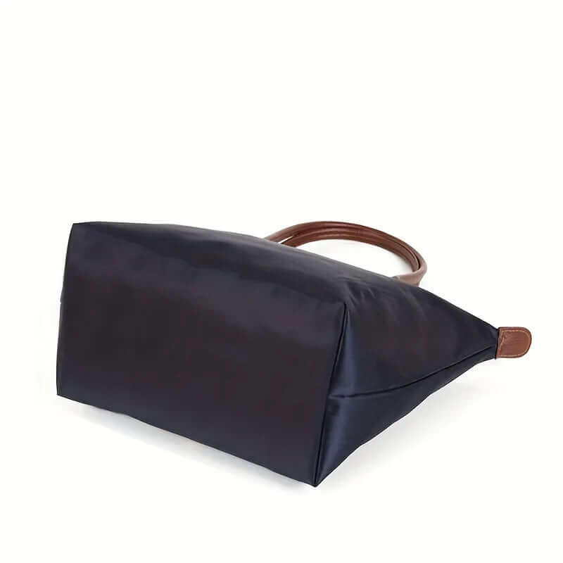 Chic Women's Handbag - Spacious & Stylish Everyday Accessory for Modern Life 2