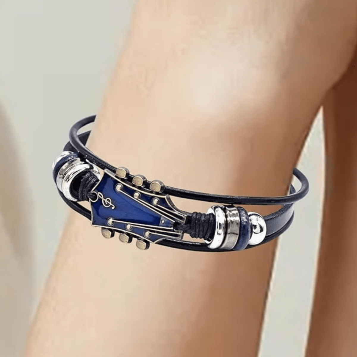 AXECHORD – Gitaar Leren Armband met Vintage-Geïnspireerd Ontwerp