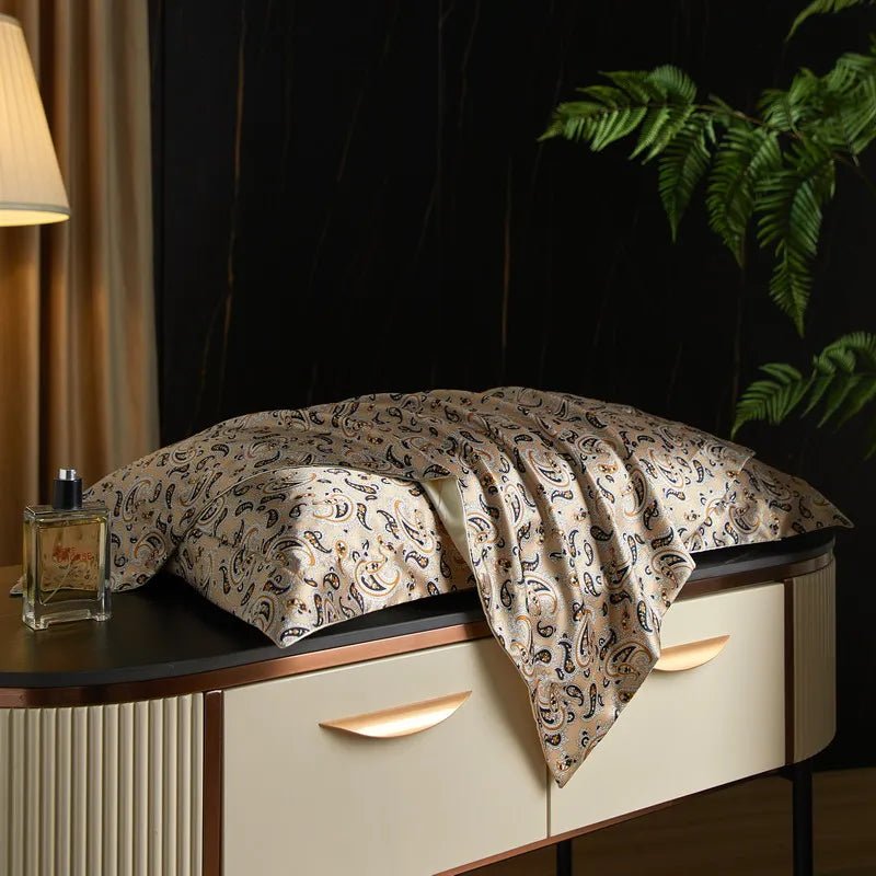 Caressence – Mulberry Silk Pillowcase for Luxurious Sleep Comfort