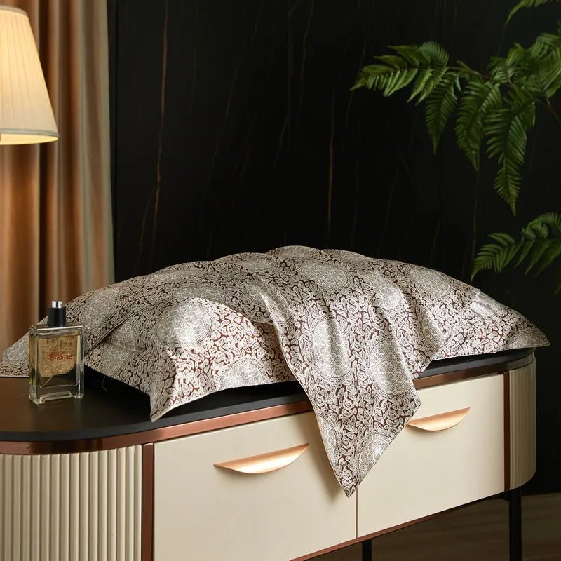 Caressence – Mulberry Silk Pillowcase for Luxurious Sleep Comfort