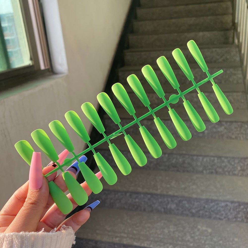 Variant image for Dark green