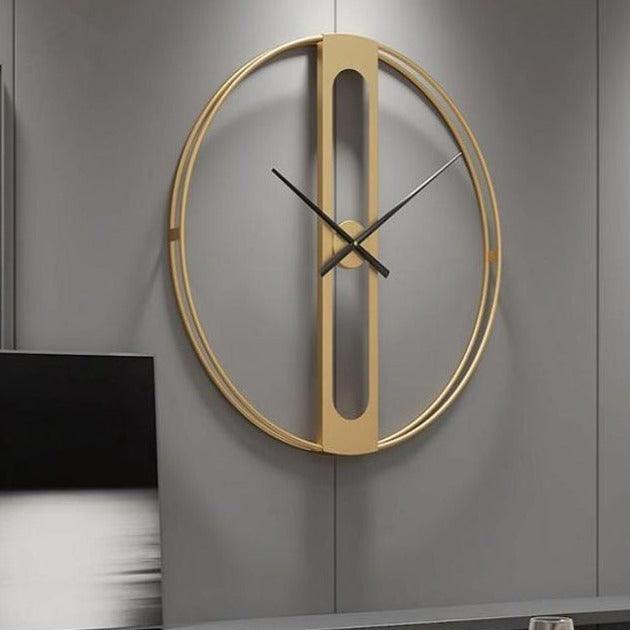 Elegant Gold and Black Modern Wall Clock - 50cm Battery Operated Metal Design 0