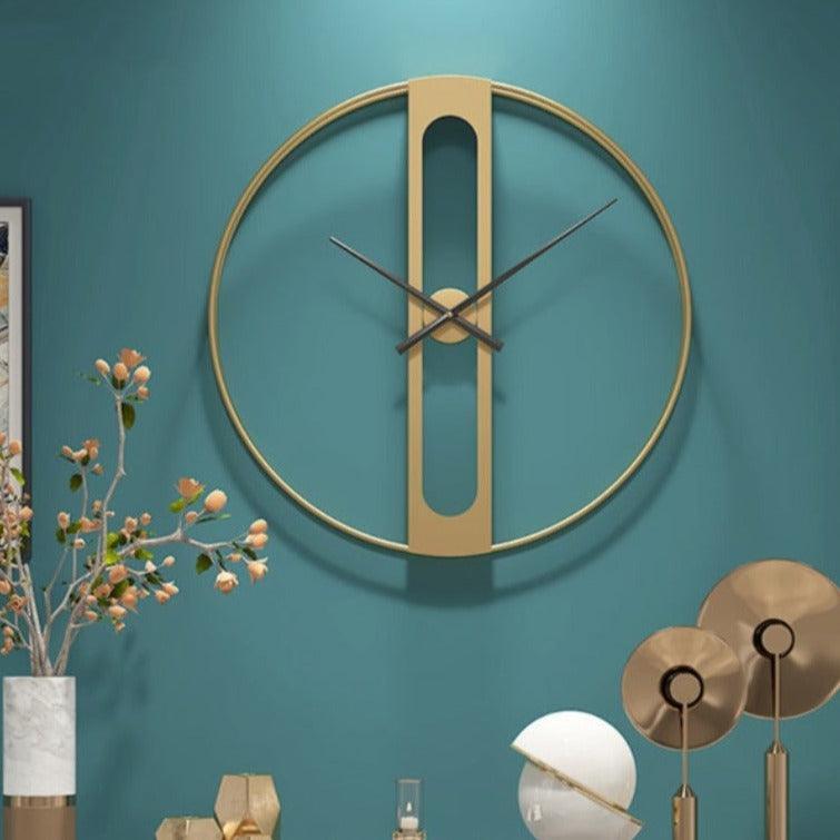 Elegant Gold and Black Modern Wall Clock - 50cm Battery Operated Metal Design 2