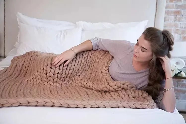 ComfaKnit – Couverture épaisse en minky faite main pour un confort ultime