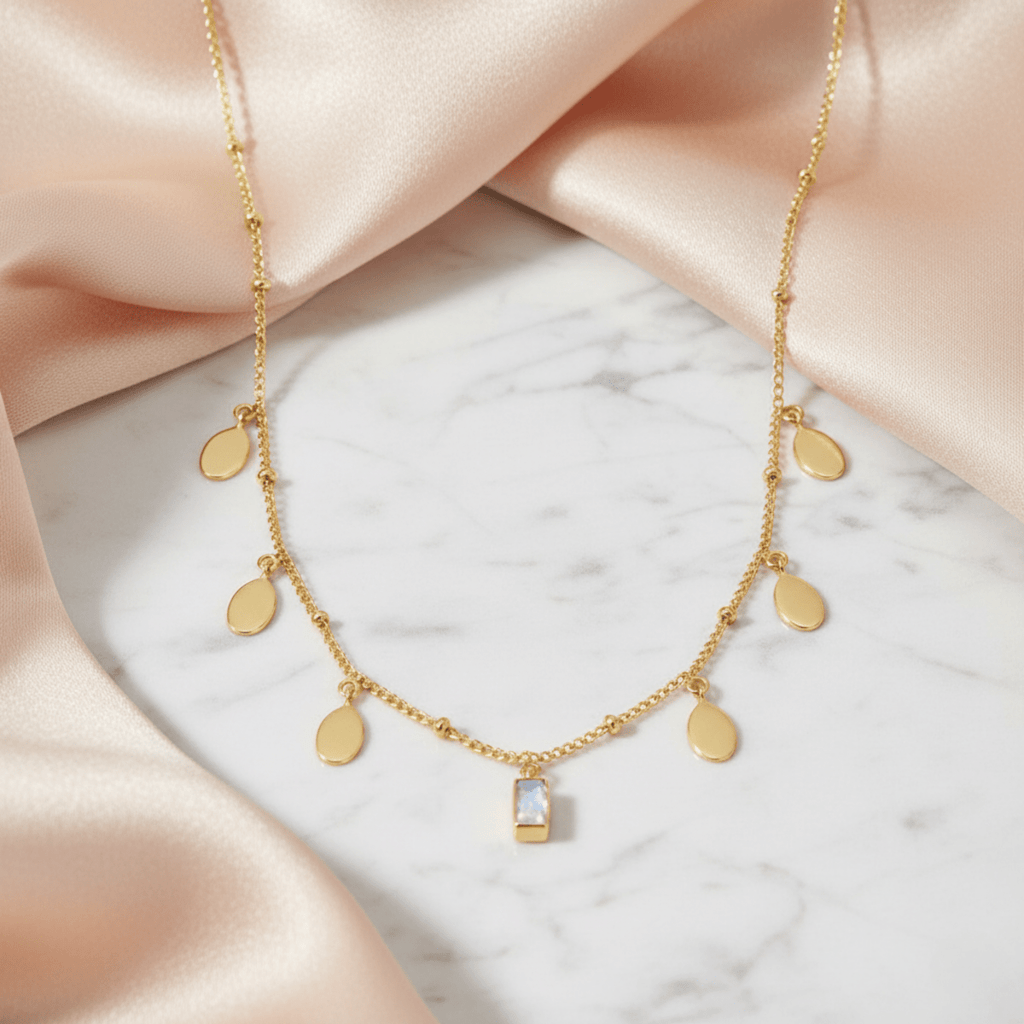 Petal maansteen gouden ketting
