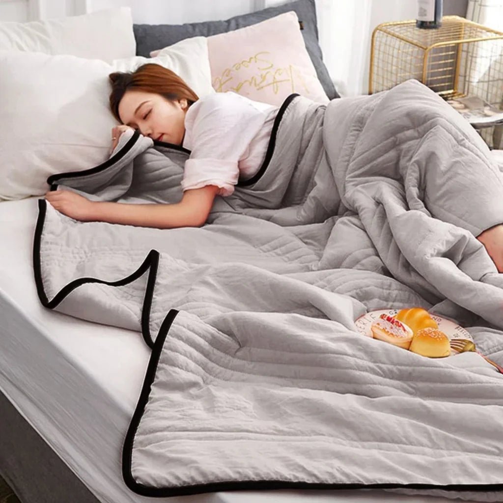 CoolBreeze - Breathable Cooling Blanket for Refreshing Summer Comfort 1