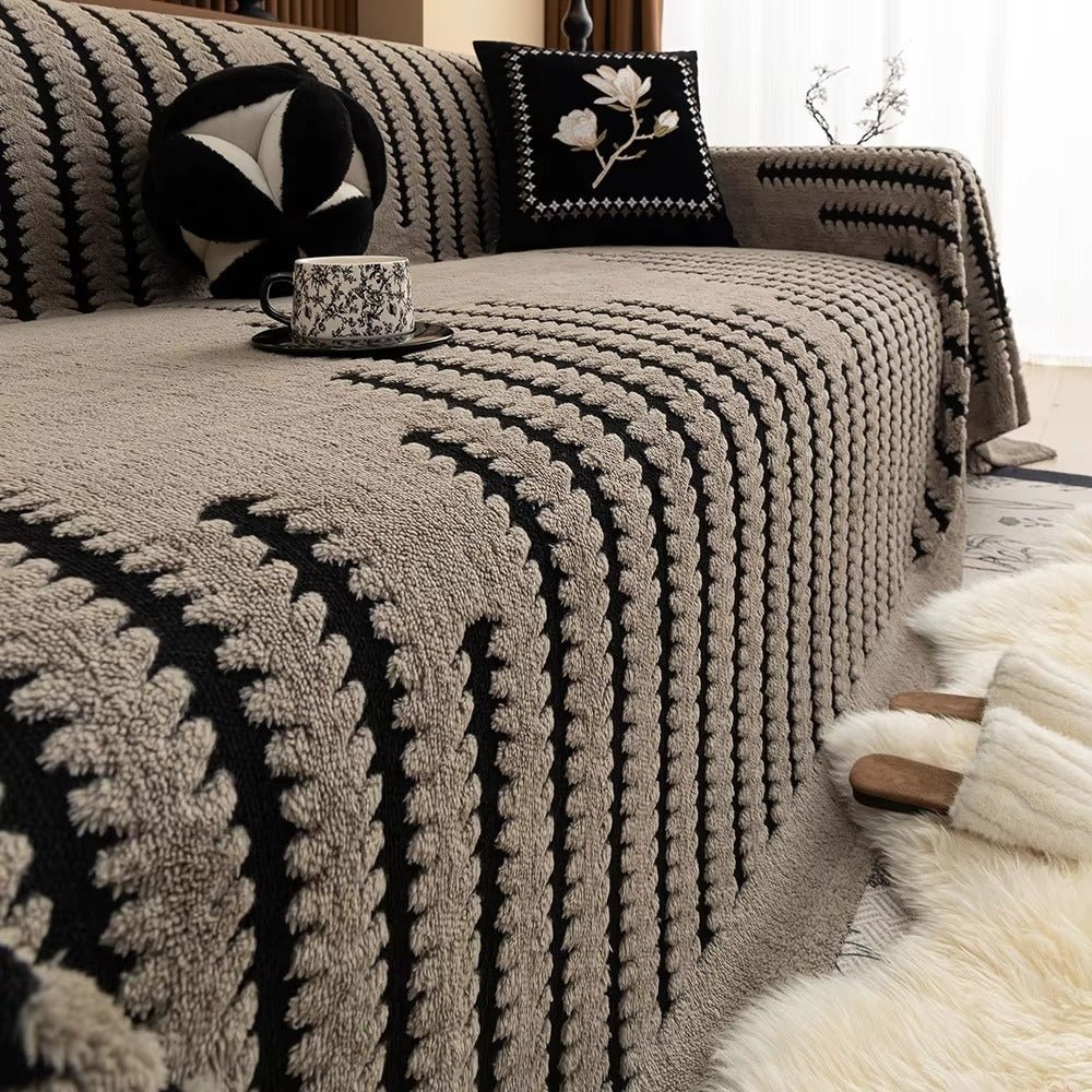 CouchGuard – Plush sofa cover with non-slip backing