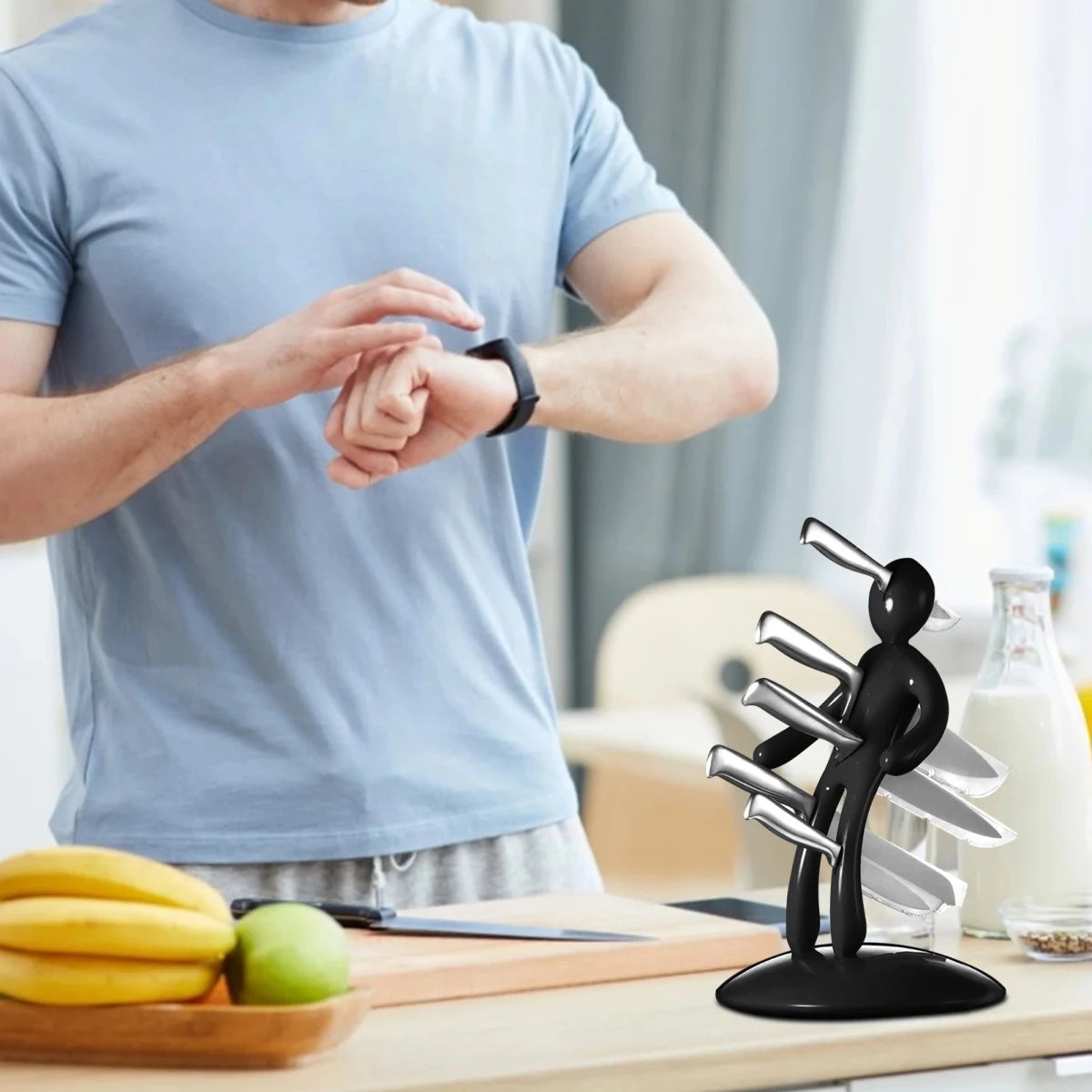 CUTMANE – Sculptural Human-Shaped Knife Organizer with Eco-Friendly Design