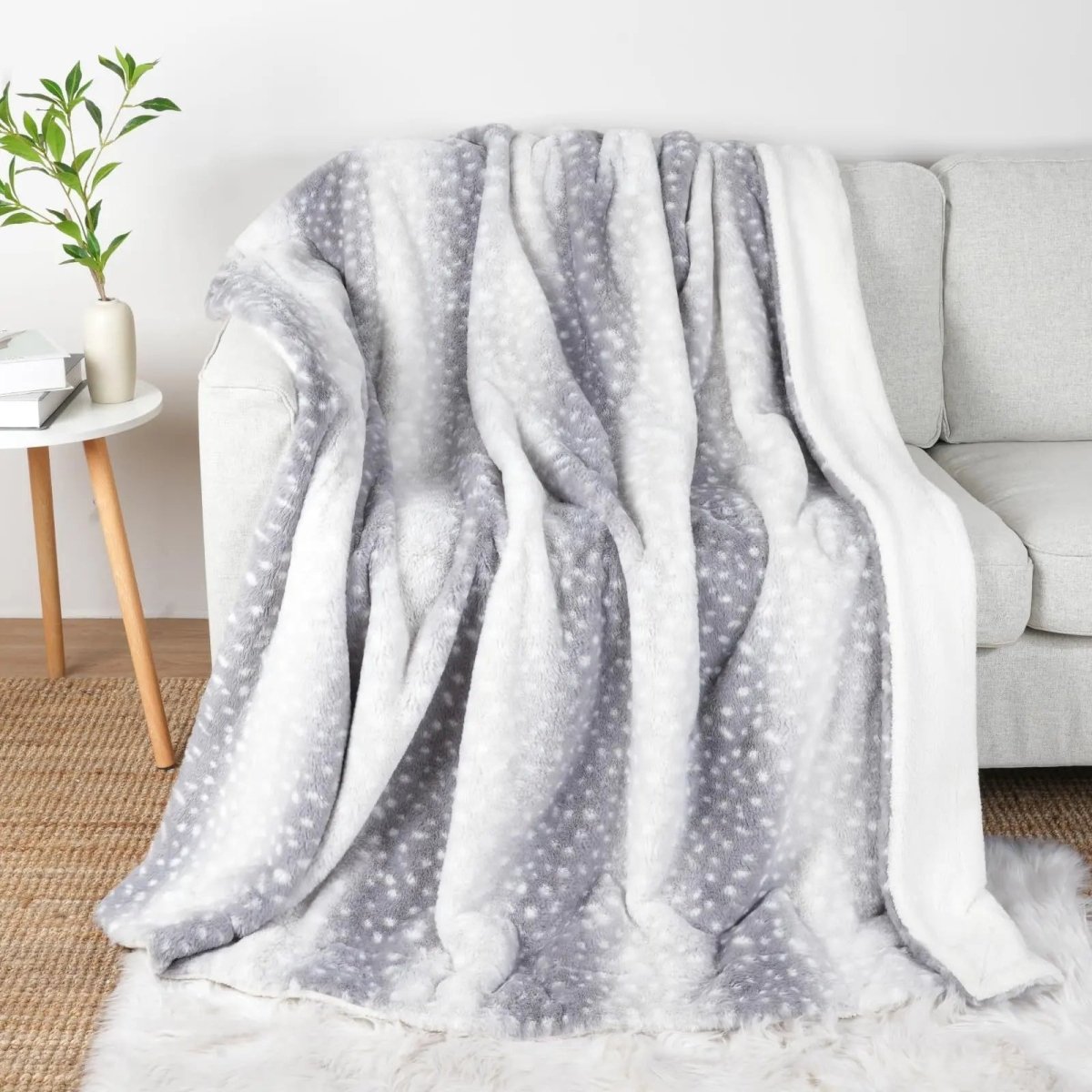 DEERCOZY – Cozy Deer Print Faux Fur Throw Blanket – Double-Sided Plush Comfort 6
