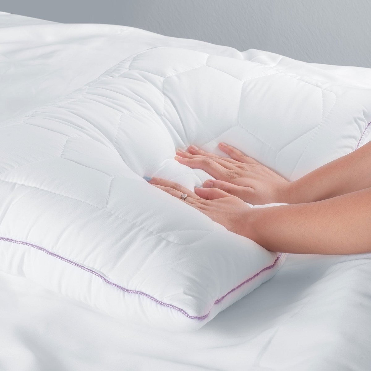 Luméa Lavendel Suède Slaapkussen | Anti-bacterieel, hypoallergeen kussen voor de gevoelige huid
