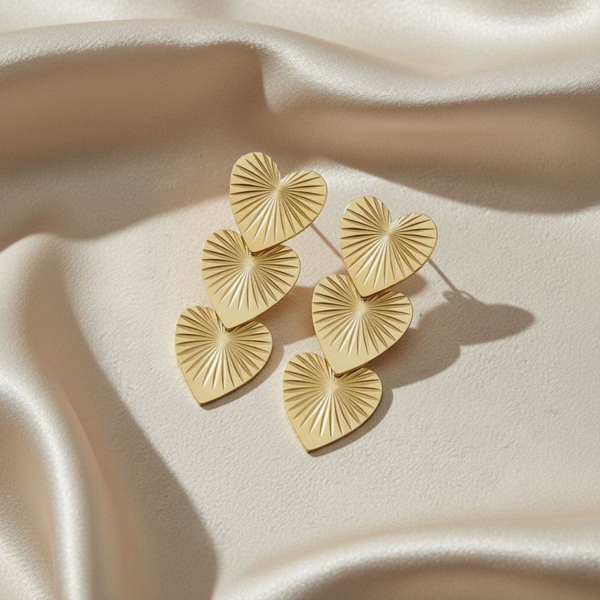 Dune Gesculpteerde Gouden Hart Oorbel