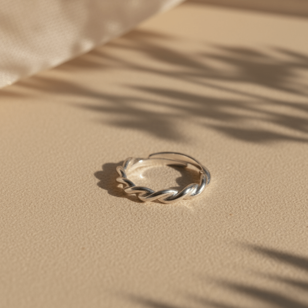 Anillo trenzado de cuerda oceánica