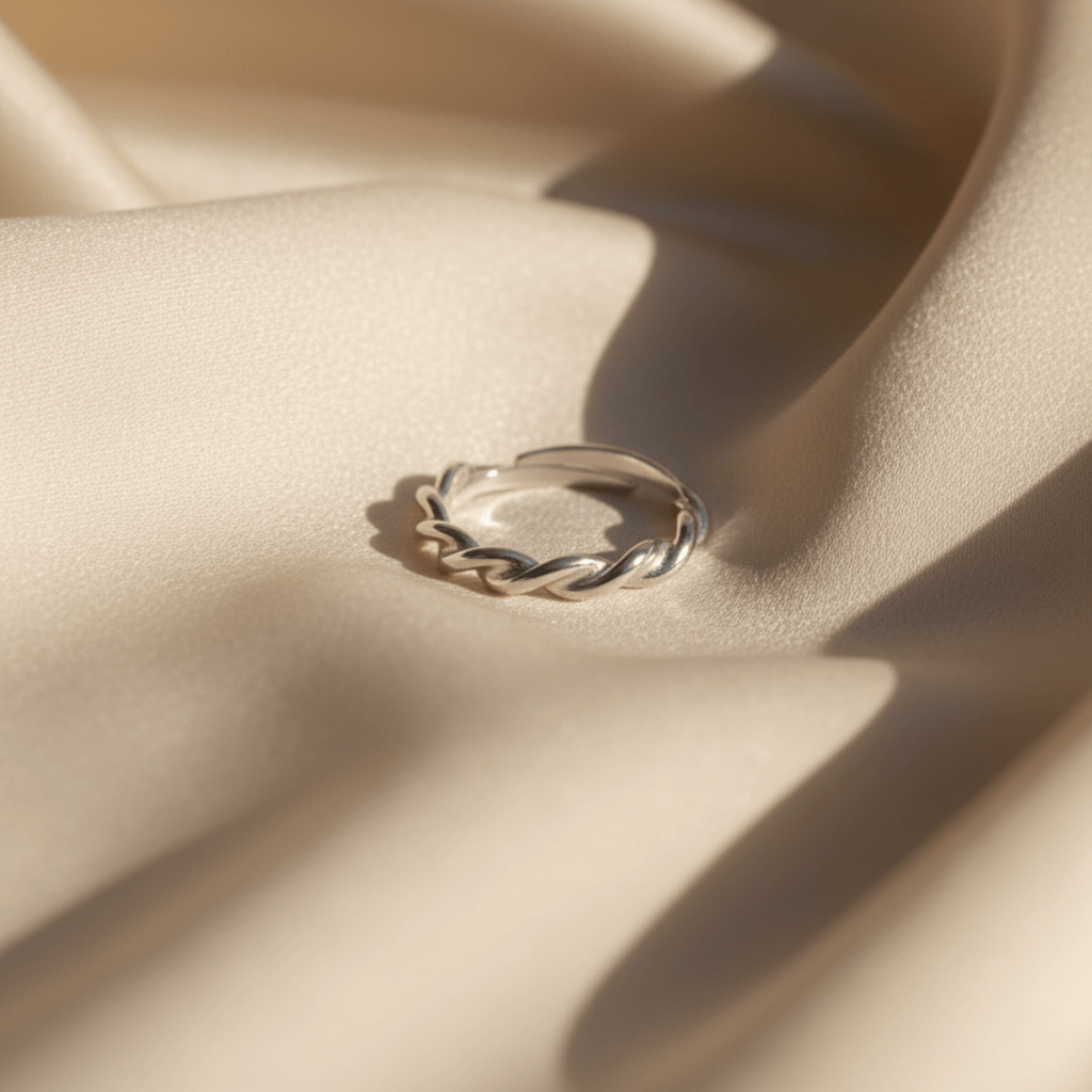 Anillo trenzado de cuerda oceánica