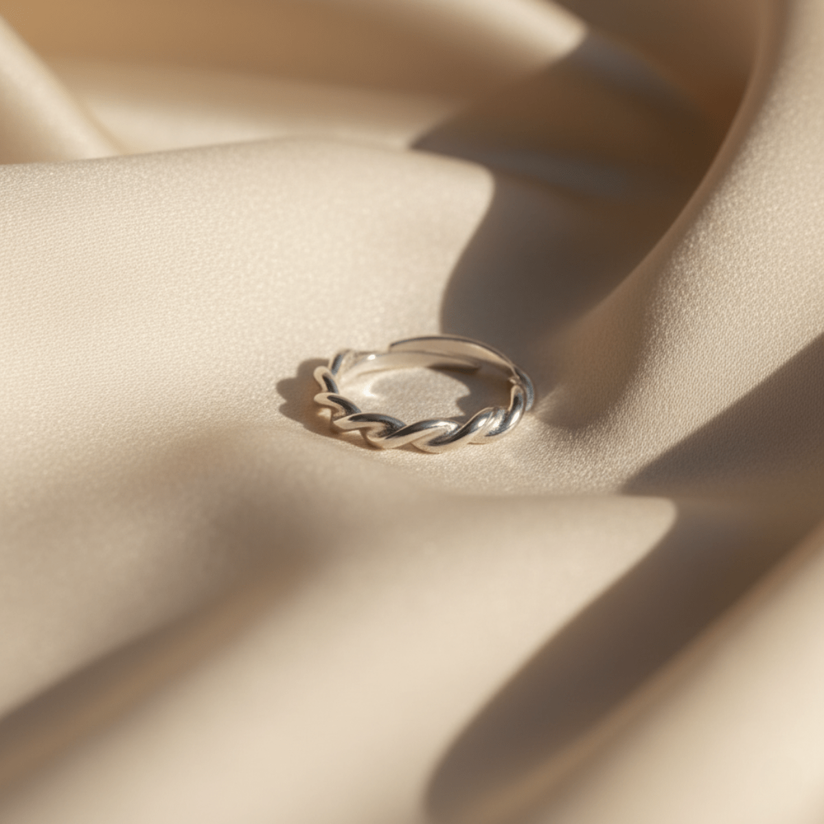 Anillo trenzado de cuerda oceánica