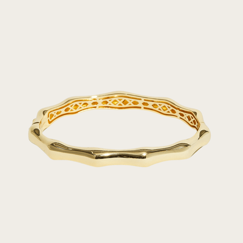 Elegante bamboe klik armband - stapelbaar verguld messing met veilige sluiting