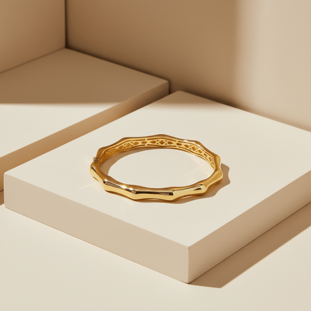 Elegante bamboe klik armband - stapelbaar verguld messing met veilige sluiting