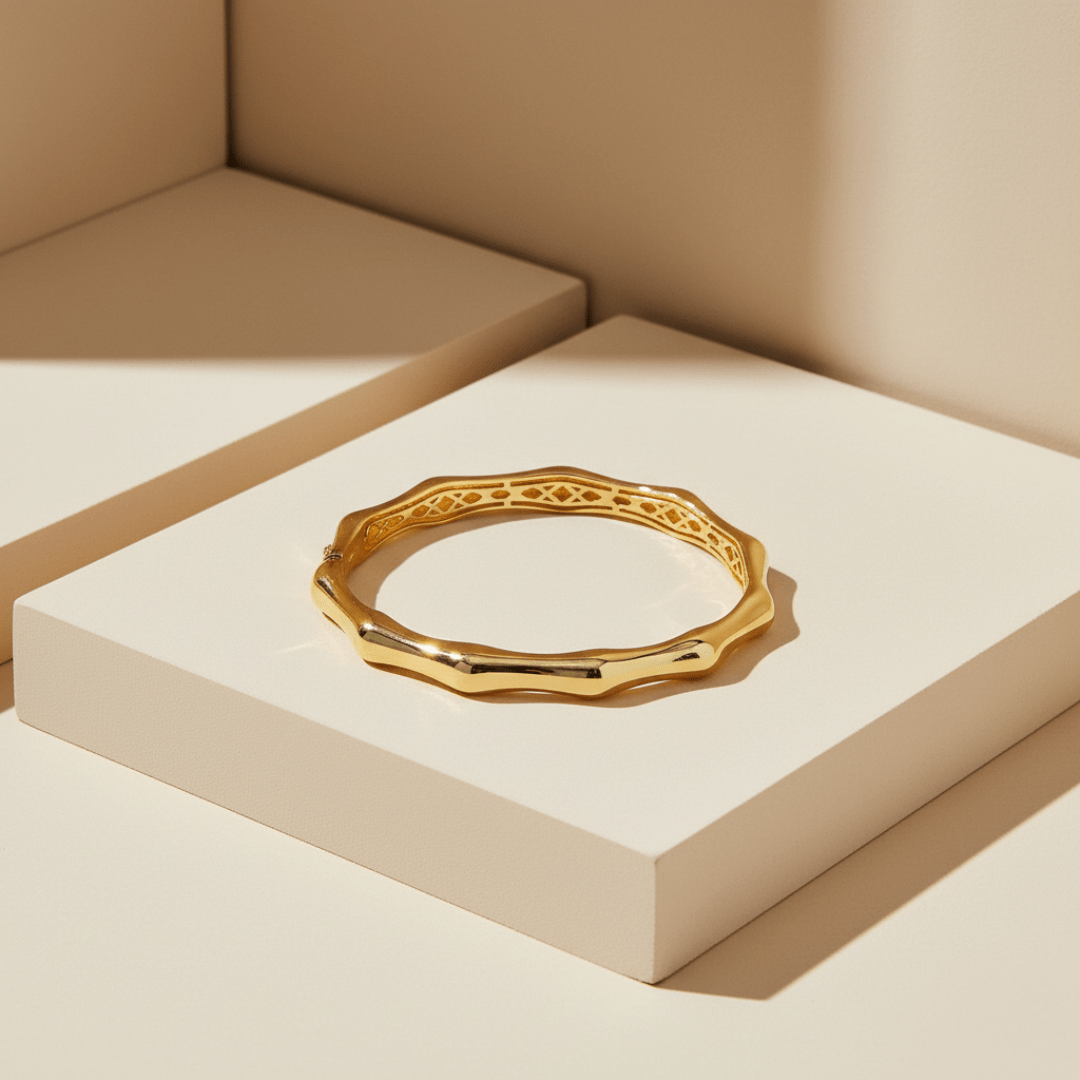 Elegante bamboe klik armband - stapelbaar verguld messing met veilige sluiting