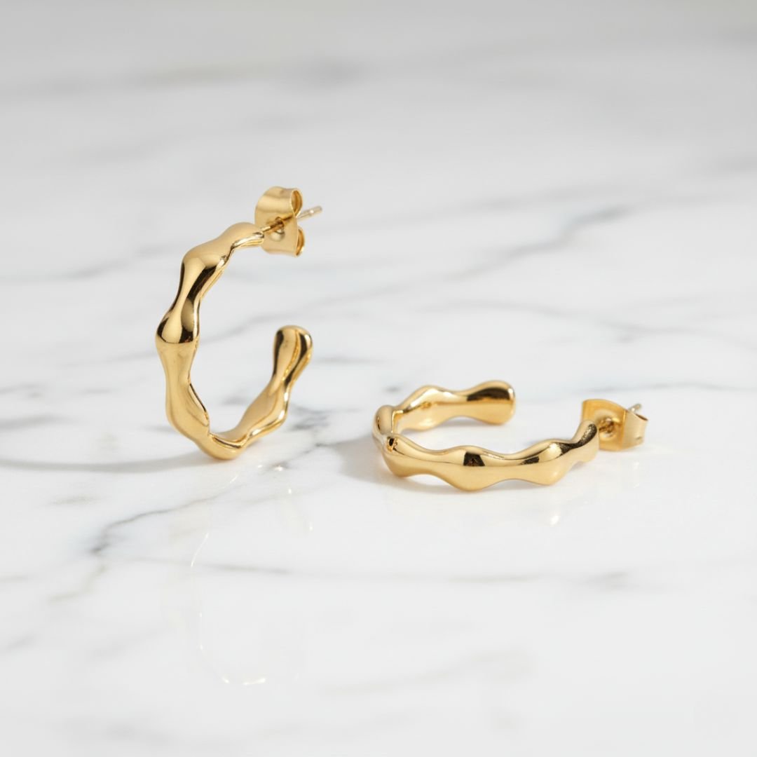 Elegante bamboe oorringen met gouden detail