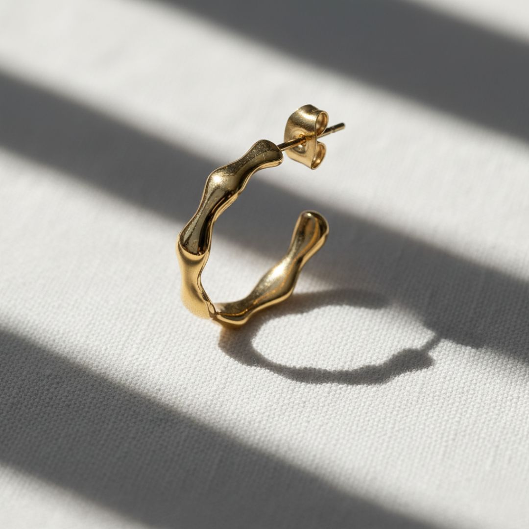 Elegante bamboe oorringen met gouden detail