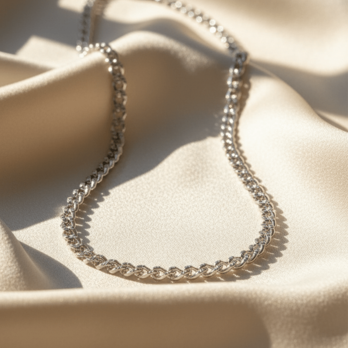 Elegante Curb Ketting - Op Maat Gemaakte Lengtes & Metaalopties Handgemaakt Ontwerp