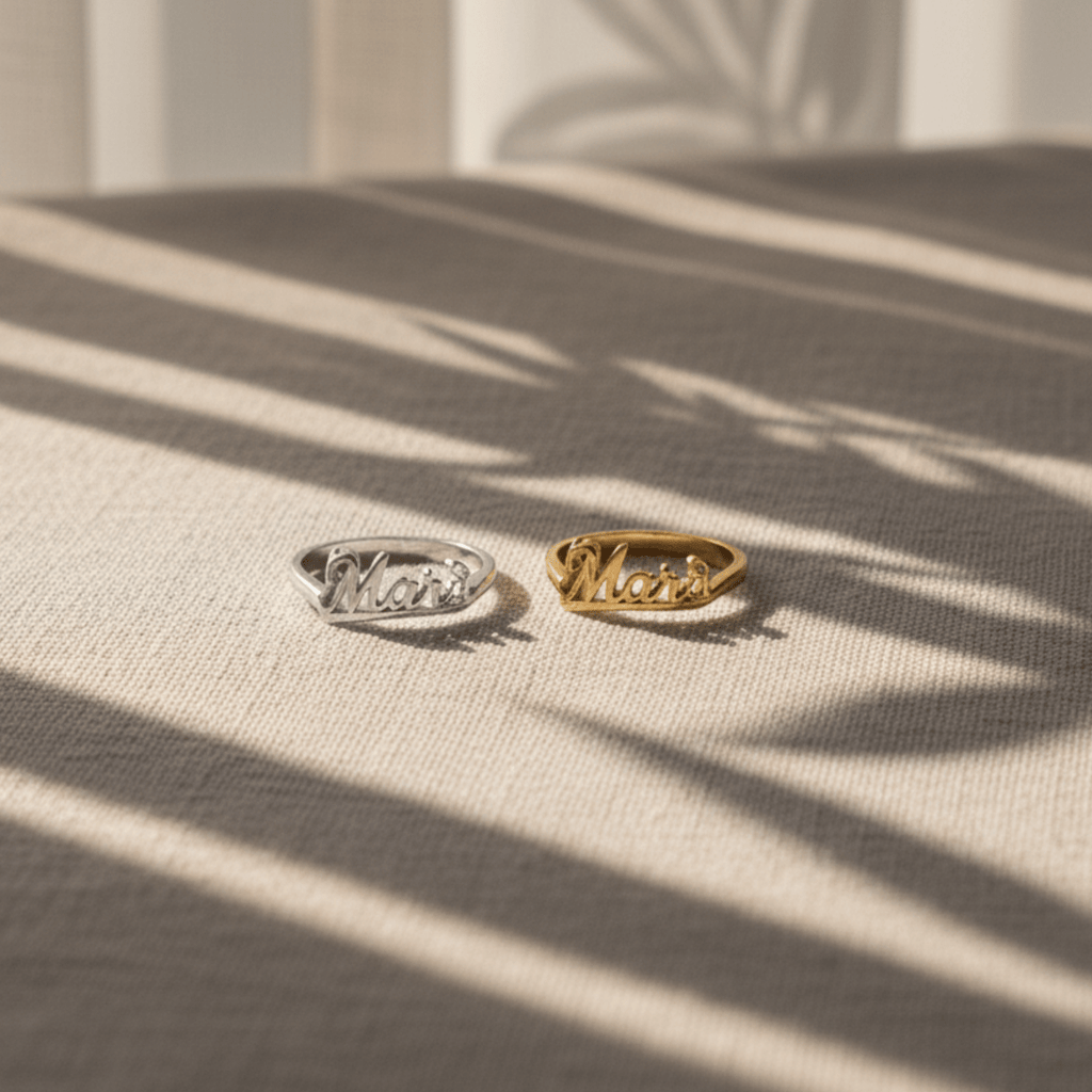 Elegante ring met aangepaste naam - verguld of gerhodineerd sterling zilver