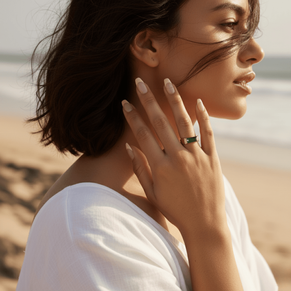 Elegant Emerald Ring in Silver or Gold - Timeless Design for Every Occasion