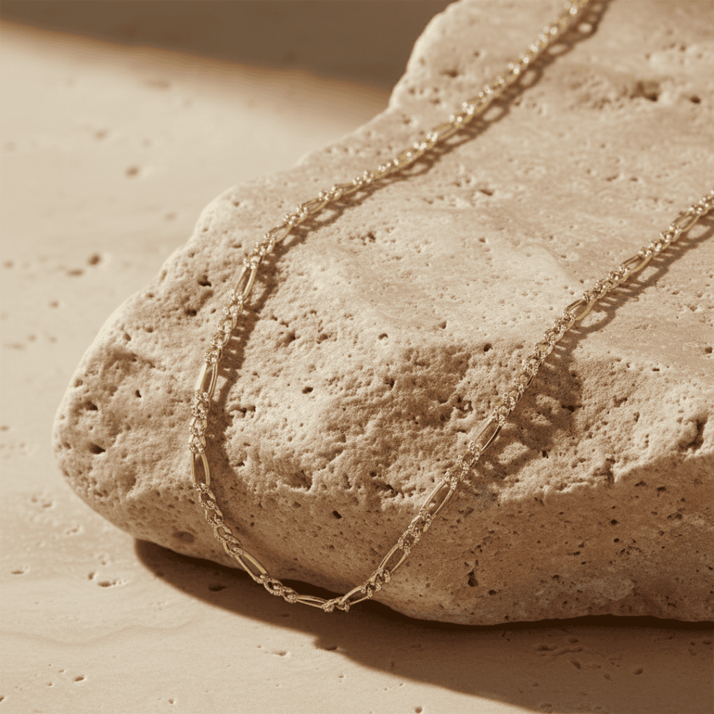 Chaîne Figaro Élégante - Longueurs Personnalisées & Options de Métal pour un Style Intemporel