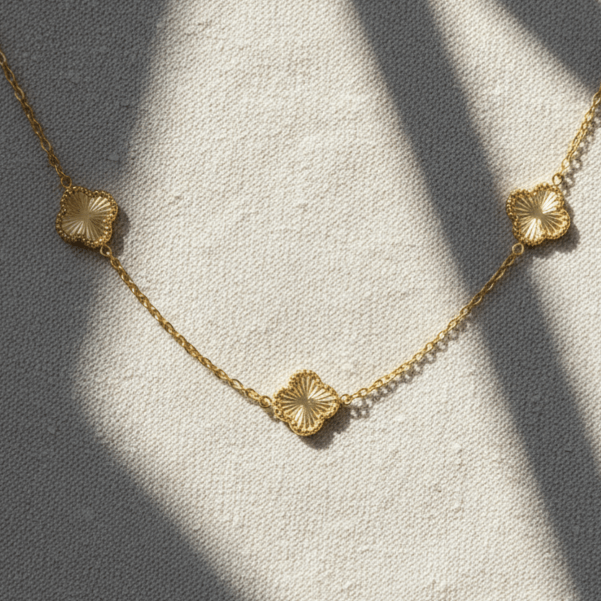 Elegante Bloemenhanger Ketting - Verstelbare Roestvrijstalen Sieraden, Waterdicht & Hypoallergeen