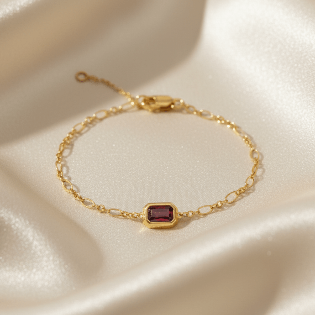 Elegant gouden armband met smaragd en robijn halfedelstenen