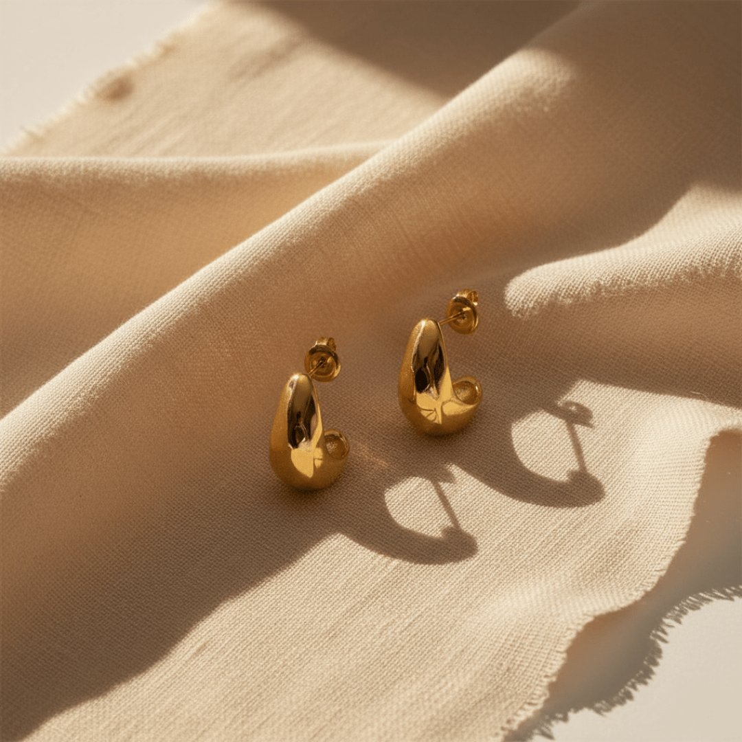 Crescent Tide Gestructureerde Gouden Maan Oorbellen