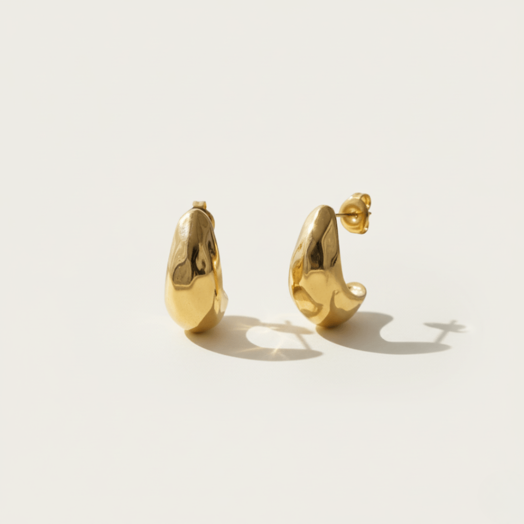 Crescent Tide Gestructureerde Gouden Maan Oorbellen