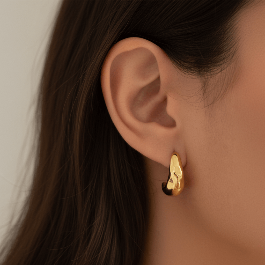 Pendientes de Luna Dorada Estructurada Marea Creciente