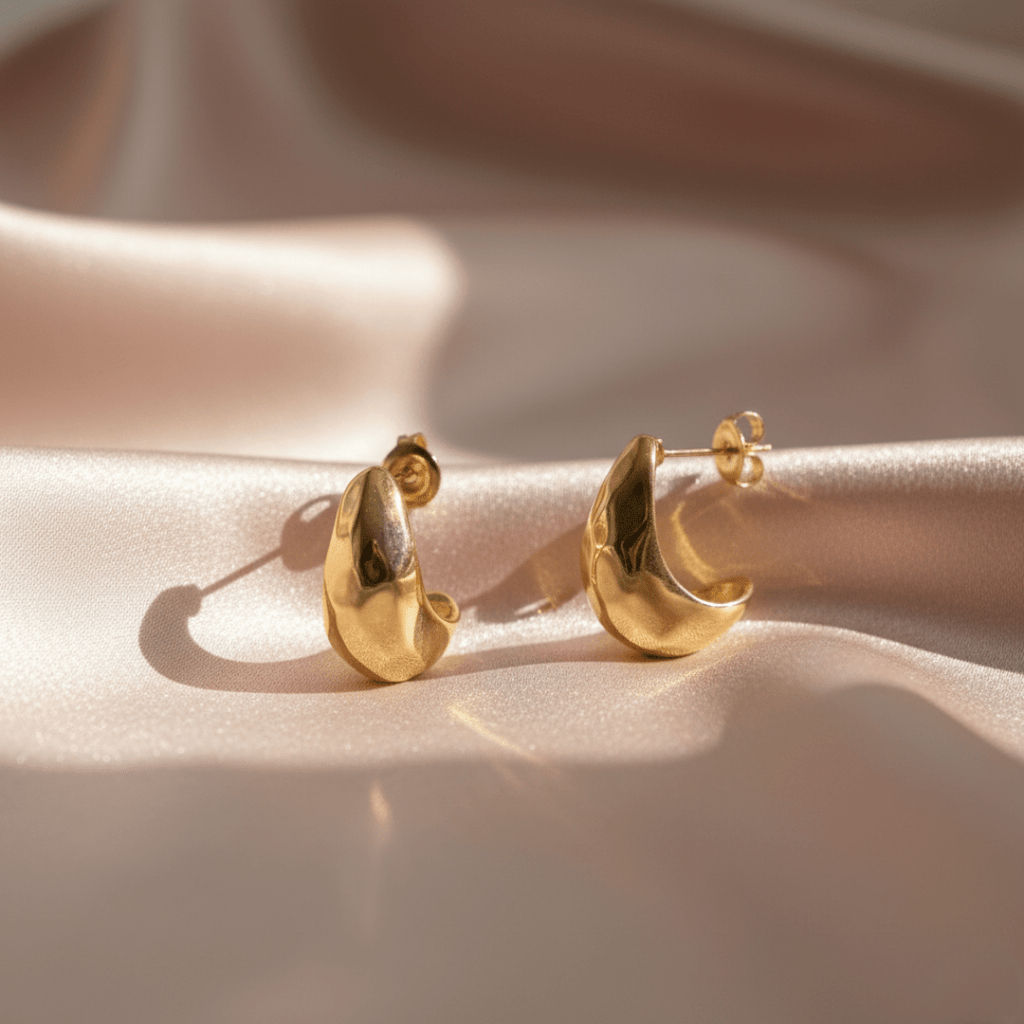 Pendientes de Luna Dorada Estructurada Marea Creciente