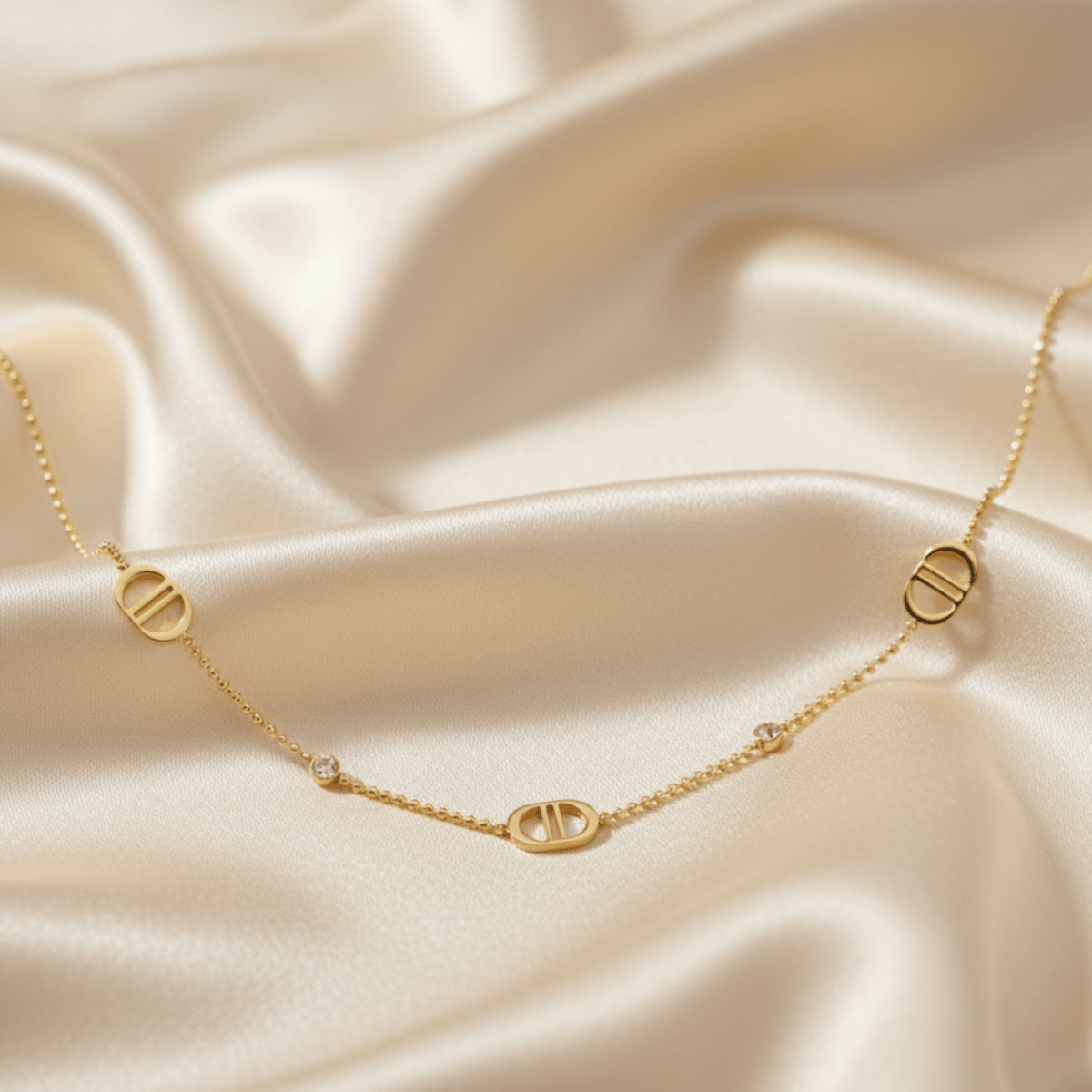 Elegante gouden ketting met verstelbare lengte en steendecoraties voor dames