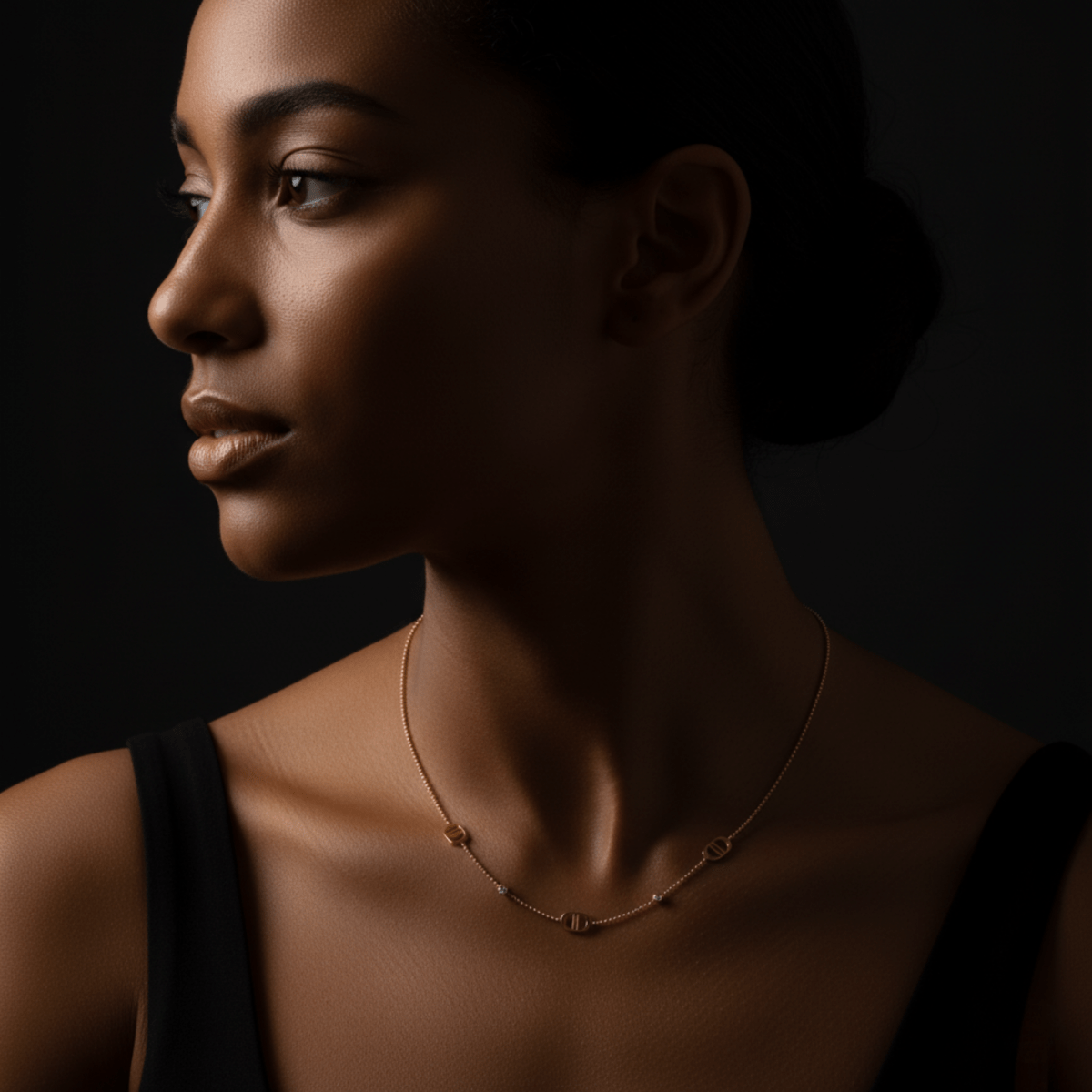 Elegante gouden ketting met verstelbare lengte en steendecoraties voor dames