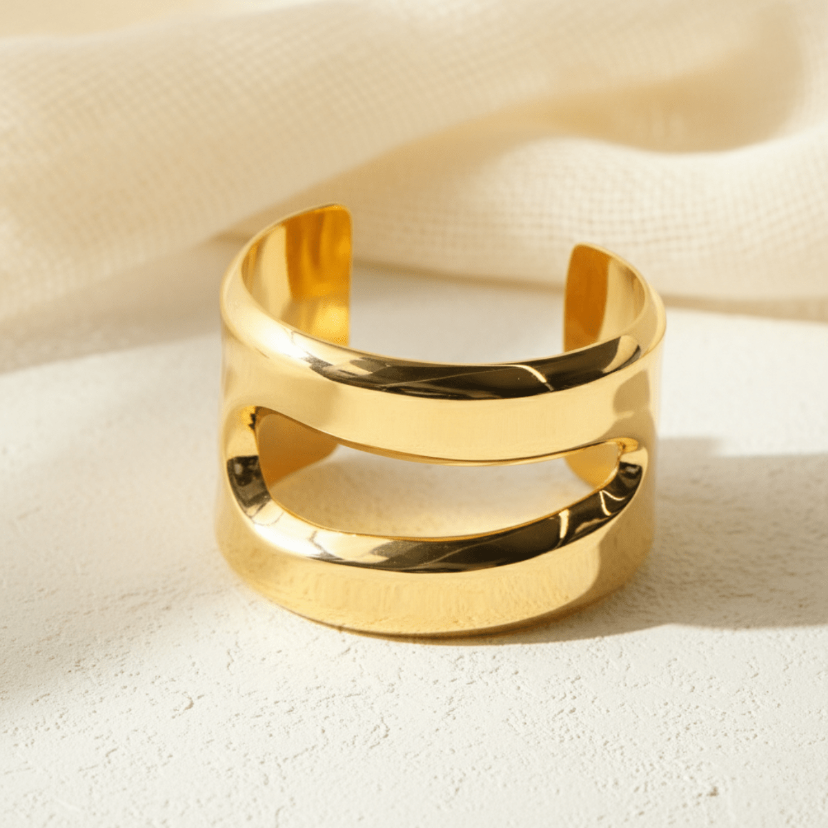 Elegante gouden statement manchet - vergulde messing accessoire voor stijlvolle uitstraling