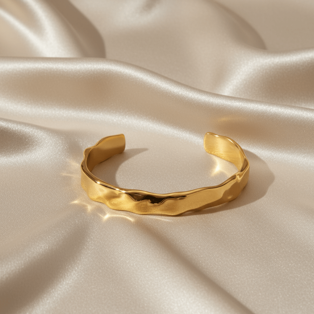 Elegante gesmede manchetarmband in goud - verstelbare pasvorm