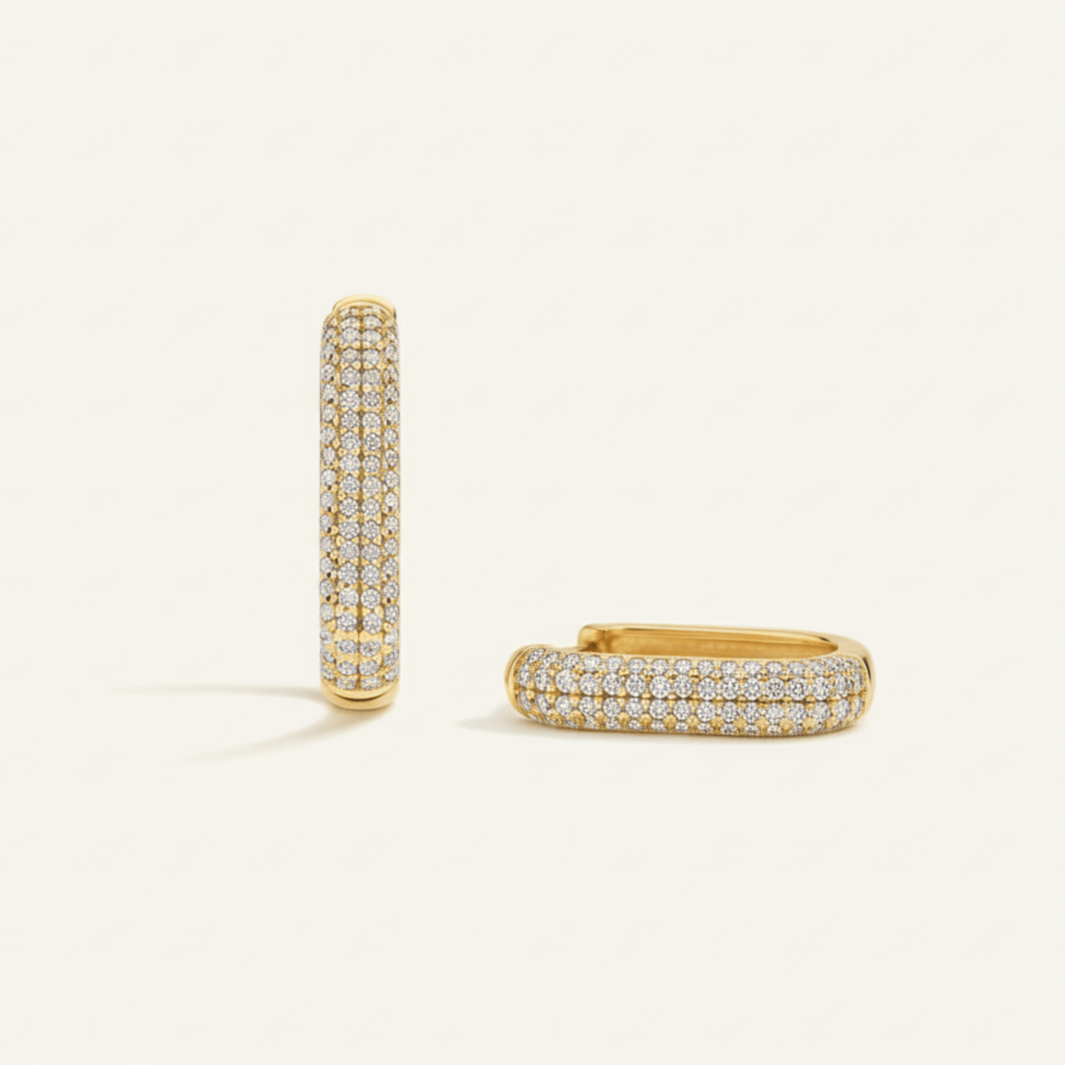 Orecchini a cerchio con aureola dorata in pietra da spiaggia