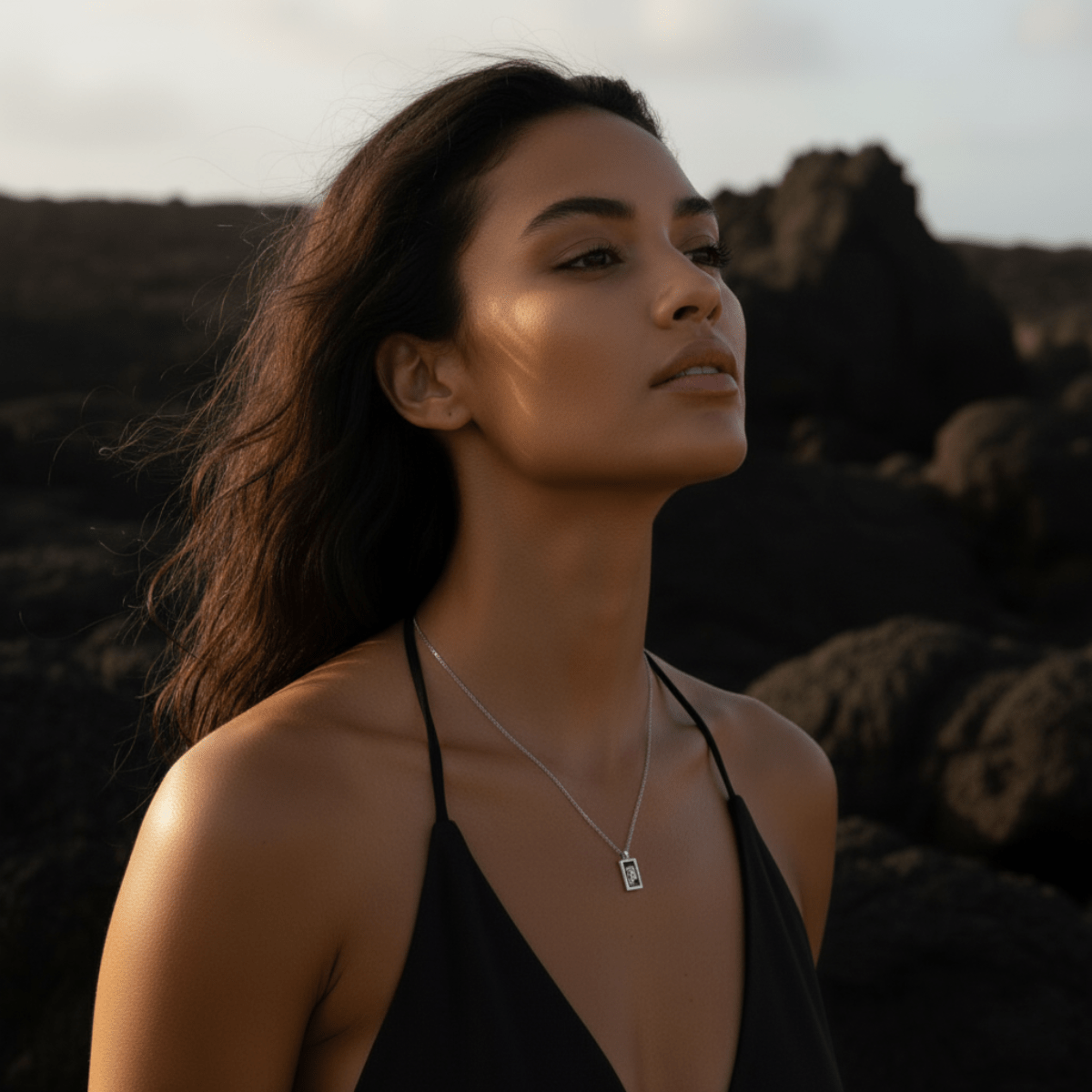 Elegante initiaal hanger - aanpasbaar emaille ontwerp in goud of zilver