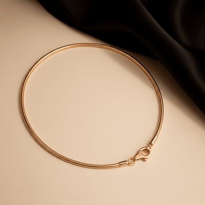 Elegante minimalistische polshorloge met unieke slangen gesp voor tijdloze stijl