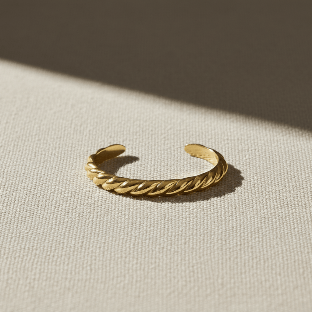 Elegant geribbeld gouden armband - vergulde koperen manchet voor veelzijdig gebruik