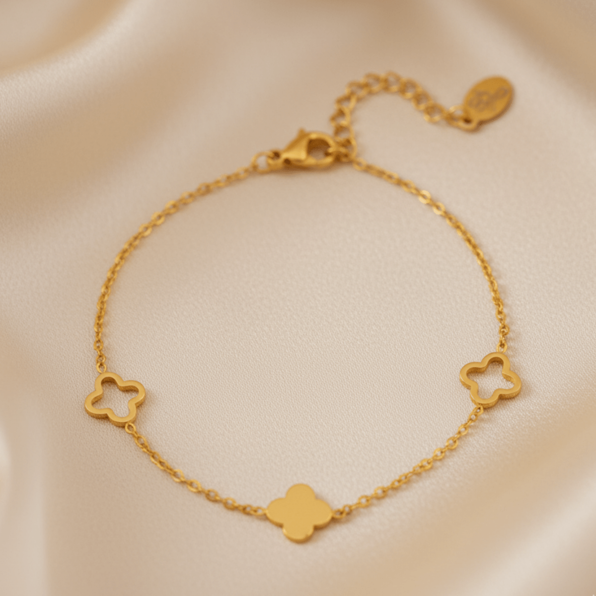 Elegante zilveren armband - verstelbaar roestvrijstalen klaverontwerp voor veelzijdige stijl