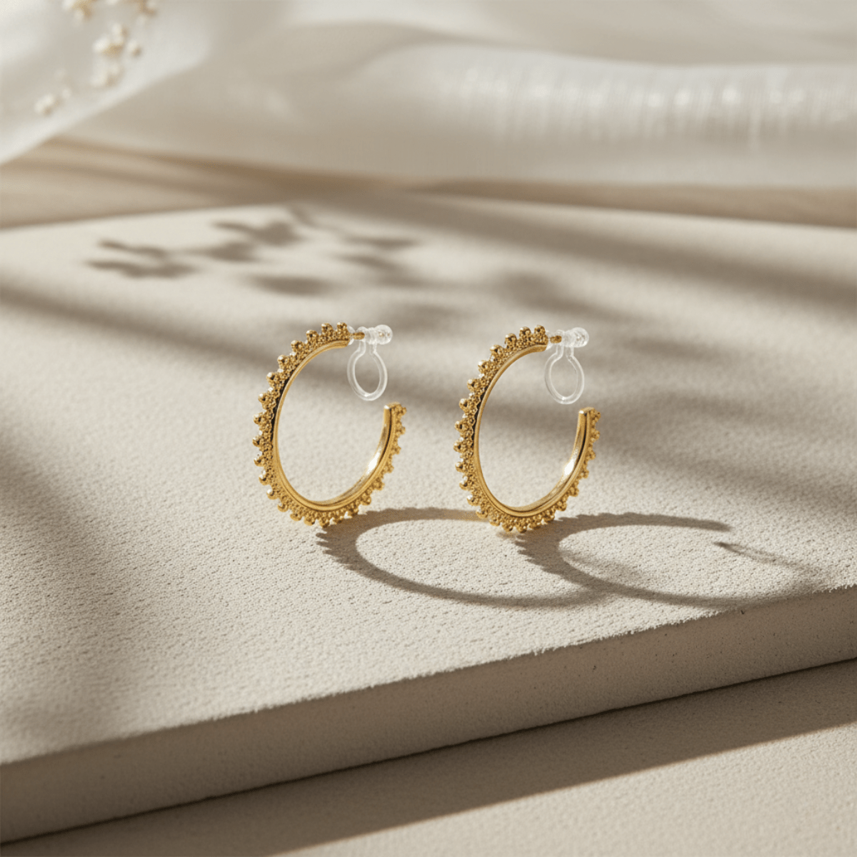 Pendientes de clip con destello solar Golden Horizon