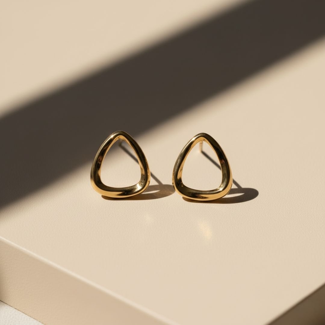 Elegante driehoekige gouden oorbellen voor een chique uitstraling