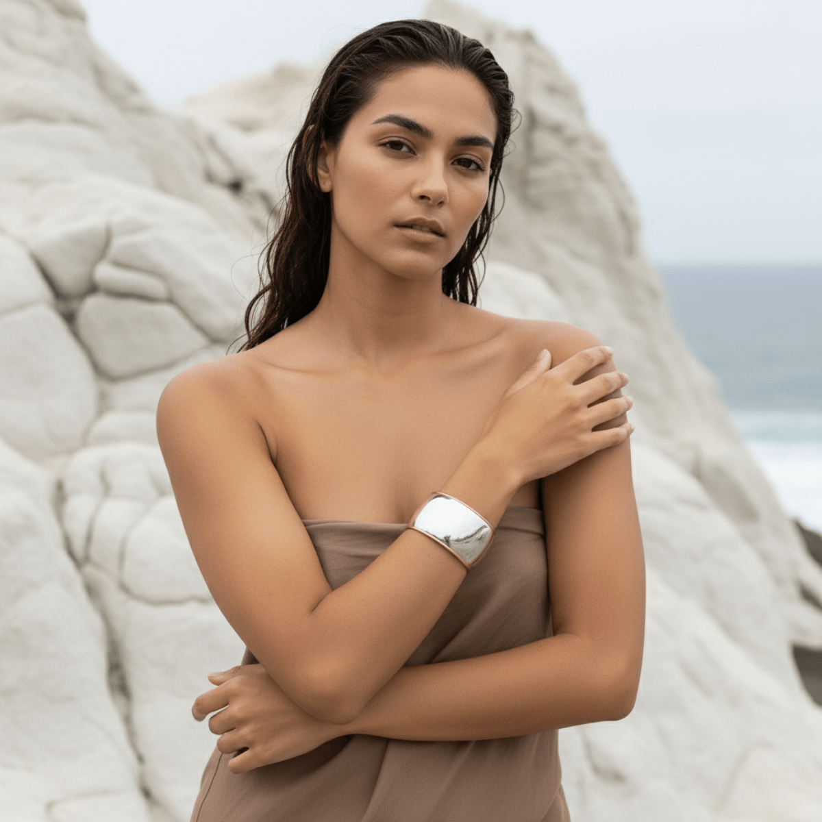 Elegante tweekleurige brede manchetarmband - rhodium- en goudvergulde statement-sieraad