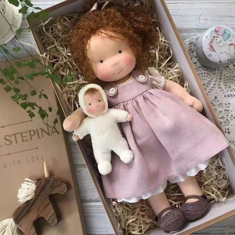 ELORA – Bambola Waldorf fatta a mano in cotone